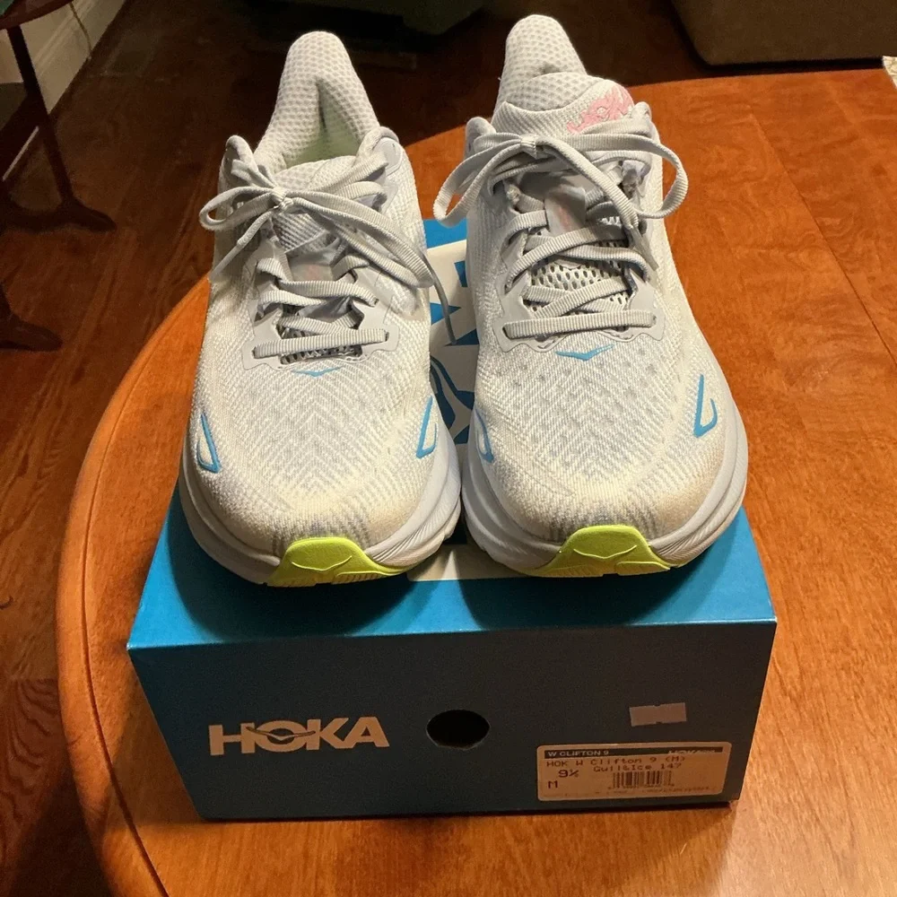 Hoka Clifton 9 Women’s Sneakers Size 9.5 M